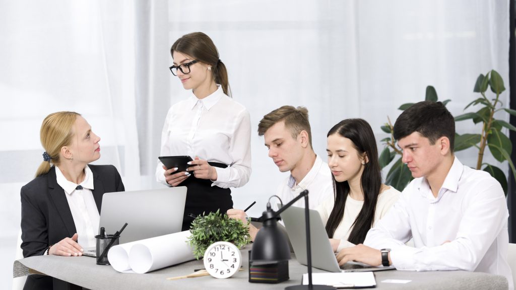 What Is IT Help Desk Outsourcing and How Does It Work? IT help desk outsourcing